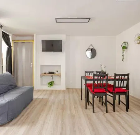 Au Calme Avec Cour Avec 1 Siège Massant! Appartamento *