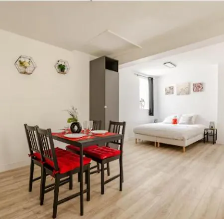 Appartamento Au Calme Avec Cour Avec 1 Siège Massant! *