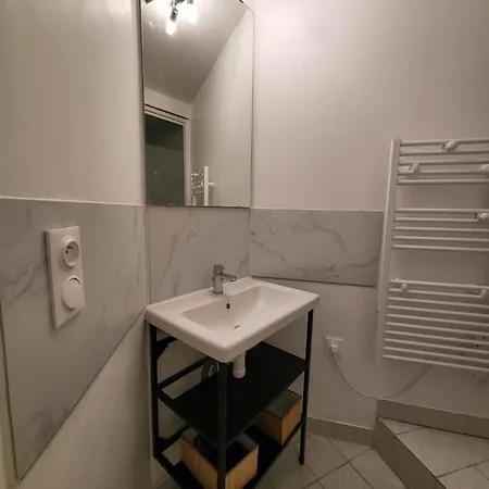 Apartman Au Calme Avec Cour Avec 1 Siege Massant!