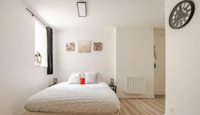 Appartamento Au Calme Avec Cour Avec 1 Siège Massant! *