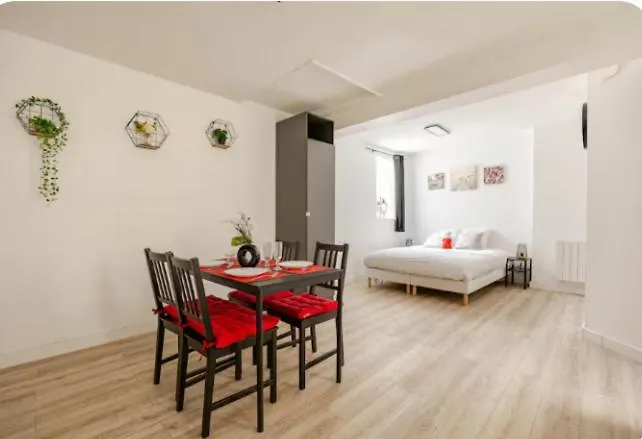 Appartamento Au Calme Avec Cour Avec 1 Siège Massant! *