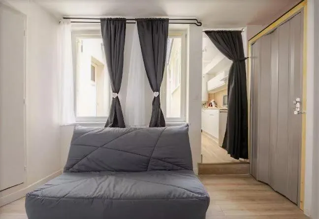 Appartamento Au Calme Avec Cour Avec 1 Siège Massant!